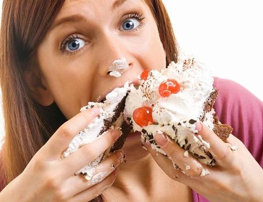 Bạn không nhất thiết từ bỏ hoàn toàn thức ăn ưa thích khi áp dụng cách giảm cân cho nữ