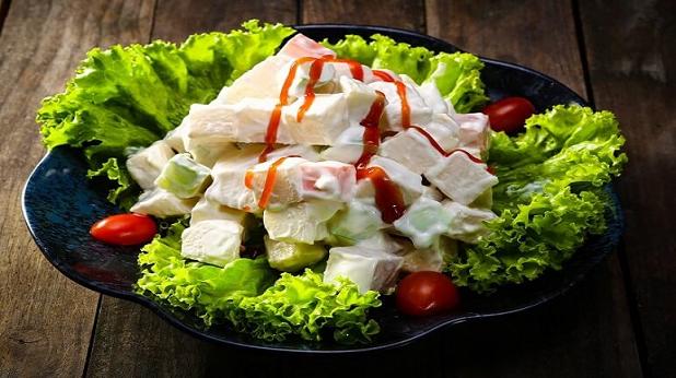 salad và sinh tố trái cây là thực phẩm giúp tăng cân lành mạnh