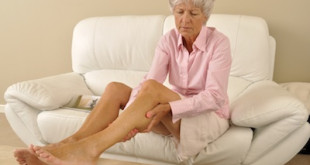 Biểu hiện suy nhược cơ thể ở người già có thể là chân bị chuột rút