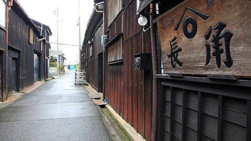 Nhà máy sản xuất truyền thống của dấm đen gạo lức Nhật Bản