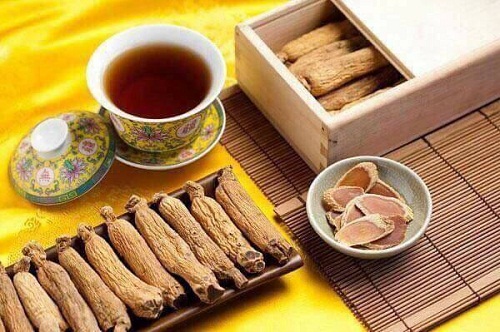 hồng sâm củ khô thường được dùng để hãm trà uống hãng ngày