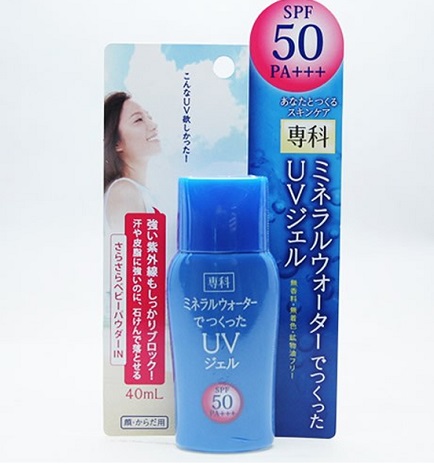 Hướng dẫn sử dụng kem chống nắng Shiseido Mineral Water Senka SPF 50/PA+++ 40ml  Nhớ lắc đều chai trước khi dùng để chất kem chống nắng được đều  Lấy ra từng lượng Kem chống nắng Shiseido SPF 50 phù hợp và thoa lên da.  Thoa đều cho sữa thấm đều vào da tới khi không còn cảm giác nhờn rít trên da nữa.