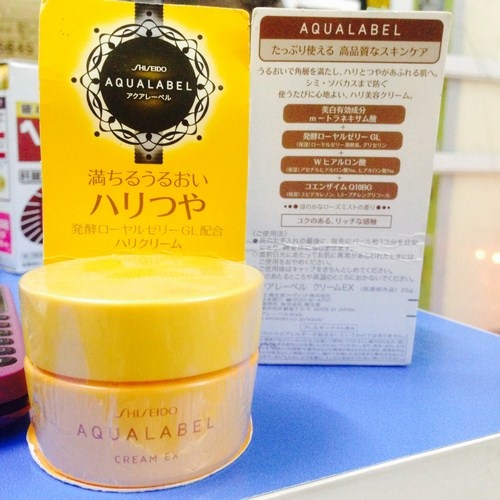 Kem dưỡng Shiseido Aqualabel Cream EX màu vàng 30g- Ngăn ngừa lão hóa da hiệu quả.