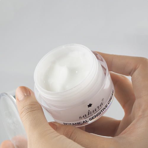 Kem dưỡng dành cho da nhạy cảm Sakura Botanical Sensitive Cream