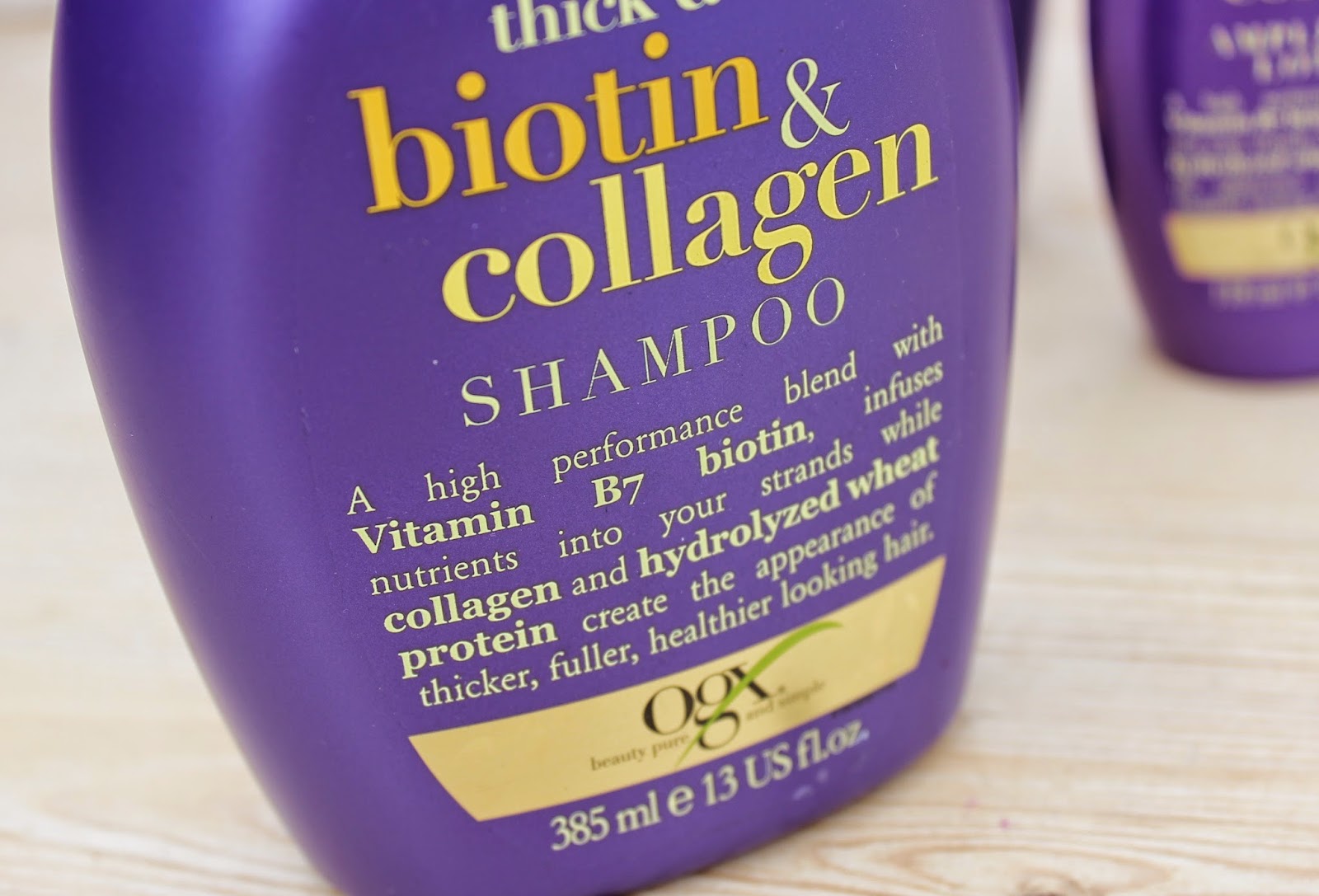 Cận cảnh mặt trước của dầu gội Organix Biotin & Collagen 385ml 