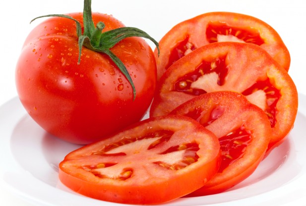  Cách làm trắng mịn da nhanh với cà chua