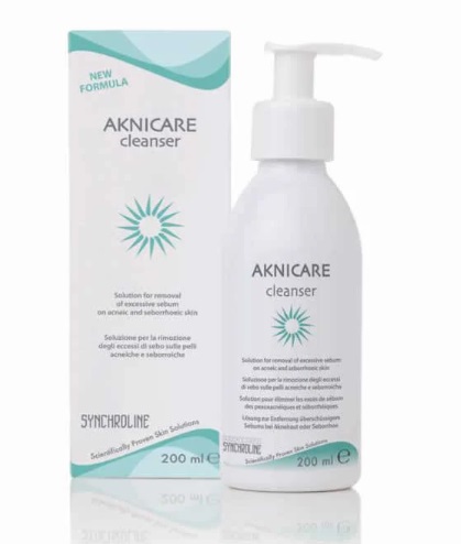Sữa rửa mặt Aknicare Cleanser 200ml cho da dầu mụn trứng cá