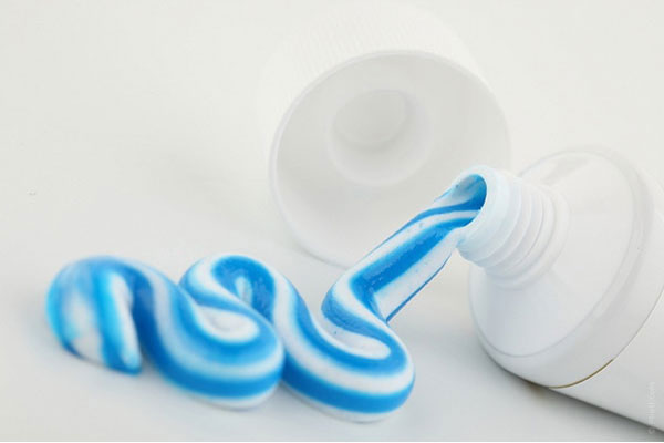 Phương pháp trị mụn hiệu quả với kem đánh răng.