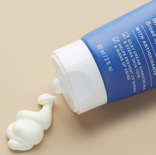 paulas choice skin restoring moisturizer kết cấu dạng kem thấm nhanh vào da
