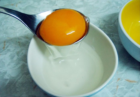 Trứng gà giàu protein có công dụng dưỡng da tốt